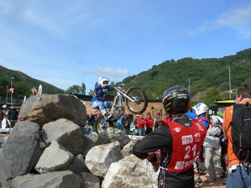 Håkon Pedersen på bakhjulet i steinseksjonen
