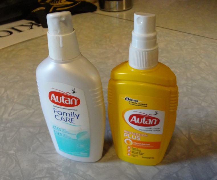 Bildet viser flasker med myggmiddel